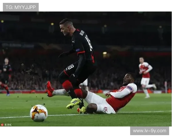 足球收腿裤的功能与穿着优势解析，如何提升运动表现和舒适度